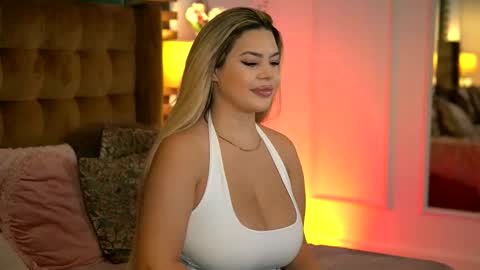 Snapshot of sophieboobsx chatting on 10.22.25 Sophie online show from 10.22.25