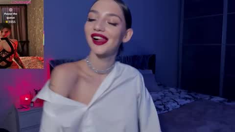 Snapshot of sophiecherrie chatting on 10.30.25 Sophie online show from 10.30.25