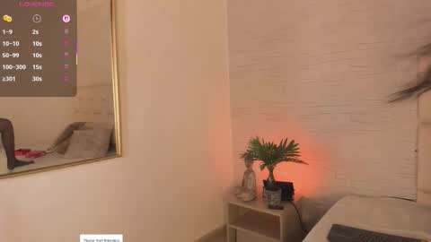 Snapshot of sophiecollins_1 chatting on 10.14.25 Sophie online show from 10.14.25