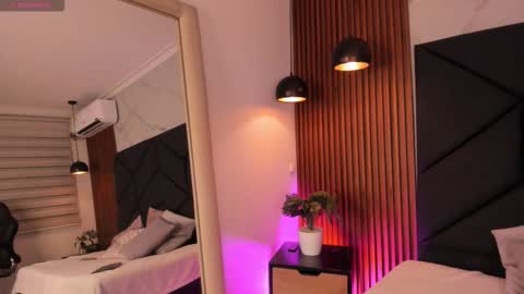 Snapshot of sophiecollins_1 chatting on 10.28.25 Sophie online show from 10.28.25