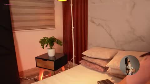 Snapshot of sophiecollins_1 chatting on 01.17.26 Sophie online show from 01.17.26