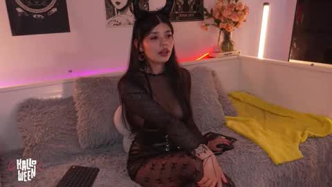 Sophiee  online show from 10.29.25