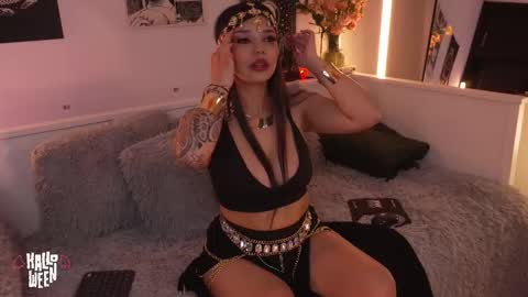 Sophiee  online show from 11.01.25