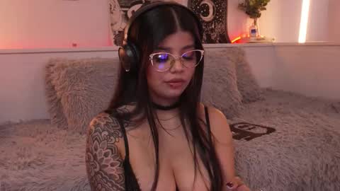 Sophiee  online show from 11.26.25