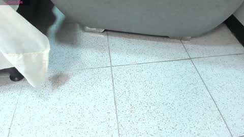 sophieharris__ online show from 12.28.24