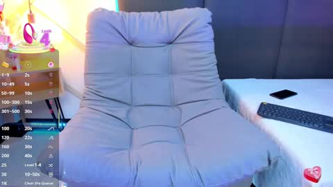 sophieharris__ online show from 03.08.25