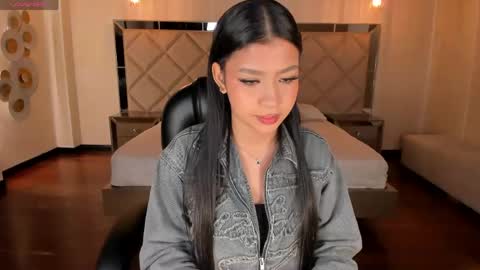 Sophie Houston online show from 04.22.26