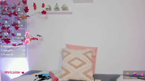 Snapshot of sophiehuntt chatting on 12.09.24 Sophie Hunt online show from 12.09.24