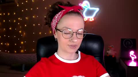 Snapshot of sophieleroux chatting on 04.30.26 sophieleroux online show from 04.30.26