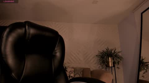 Sophie  Palmer online show from 01.06.26