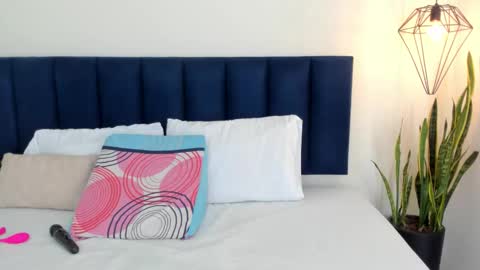 sophieturner_mg online show from 12.05.25