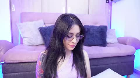 Snapshot of sophiiecums chatting on 05.20.26 Sophiie online show from 05.20.26