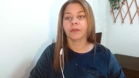 Snapshot of sophisem chatting on 01.18.26 sophisem online show from 01.18.26