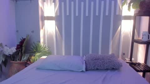 SOPHY ROGERS online show from 12.19.24