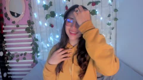 SOPHY ROGERS online show from 01.04.25