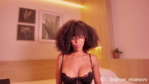 Snapshot of sophye_ebanov chatting on 03.27.26 SEE U HERE OF online show from 03.27.26