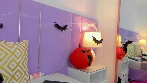 Snapshot of sophyruiz_ chatting on 10.17.25 Sophy online show from 10.17.25