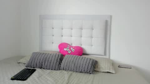 Sofia  online show from 10.21.25