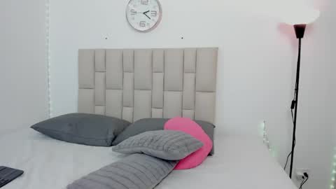 Sofia  online show from 04.18.26