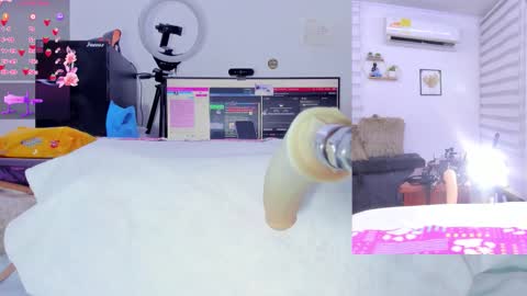 Snapshot of soraya_davis_ chatting on 10.26.25 Soraya online show from 10.26.25