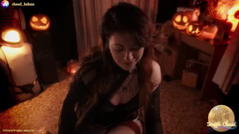 Snapshot of souffle_chaud chatting on 11.02.25 . . online show from 11.02.25