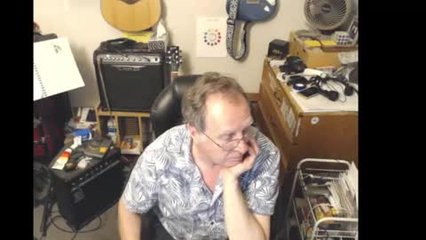 Snapshot of soundr chatting on 06.03.26 soundr online show from 06.03.26