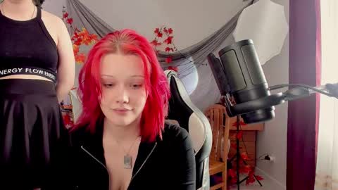 Snapshot of sova_energy chatting on 10.14.25 Leah online show from 10.14.25