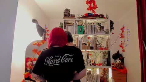 Snapshot of sova_energy chatting on 11.06.25 Leah online show from 11.06.25