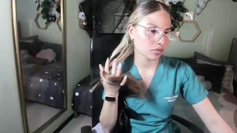 Snapshot of soy_marcela chatting on 03.09.26 Marce online show from 03.09.26