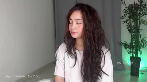 Snapshot of soy_mariana_ chatting on 11.13.25 M A R I A N A online show from 11.13.25