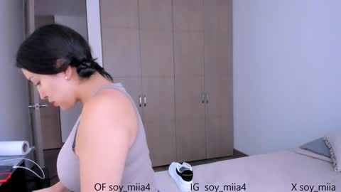 Snapshot of soy_miia chatting on 01.28.25 MIA online show from 01.28.25