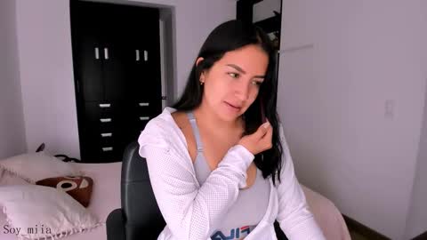 Snapshot of soy_miia chatting on 03.10.25 MIA online show from 03.10.25