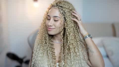 Snapshot of soytulu_ chatting on 02.08.25 brisa  s online show from 02.08.25