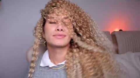 Snapshot of soytulu_ chatting on 02.12.25 brisa  s online show from 02.12.25