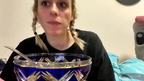 Spacegirl online show from 12.26.24