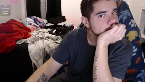 Snapshot of spanishcouple4255 chatting on 10.30.25 spanishcouple4255 online show from 10.30.25