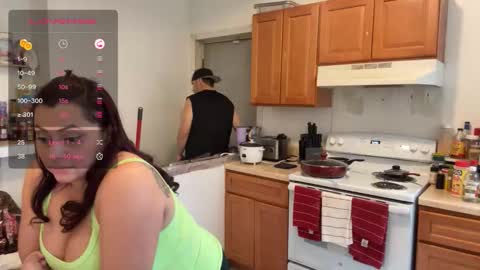 Snapshot of spanishcouple4255 chatting on 11.26.25 spanishcouple4255 online show from 11.26.25