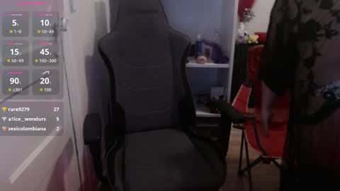 Snapshot of spanishcouple4255 chatting on 11.29.25 spanishcouple4255 online show from 11.29.25