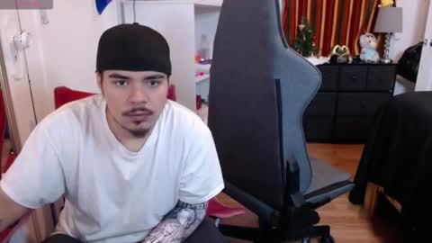 Snapshot of spanishcouple4255 chatting on 12.19.25 spanishcouple4255 online show from 12.19.25