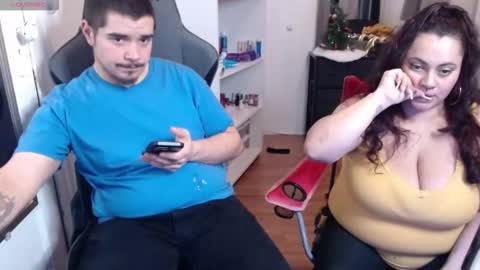 Snapshot of spanishcouple4255 chatting on 12.20.25 spanishcouple4255 online show from 12.20.25