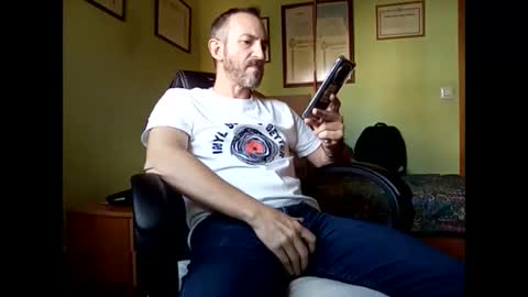 Snapshot of spanishharddick chatting on 04.26.26 Manu online show from 04.26.26