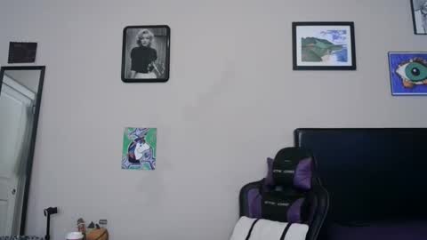 Snapshot of sparkle_pinuppp chatting on 11.05.25 Tip 1 token Follow me on instagram Sparkle pinuppp online show from 11.05.25