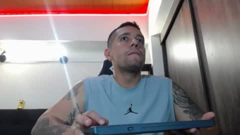 Snapshot of spartacus_cam chatting on 06.18.26 online show from 06.18.26