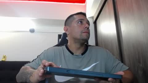 Snapshot of spartacus_cam chatting on 06.19.26 online show from 06.19.26