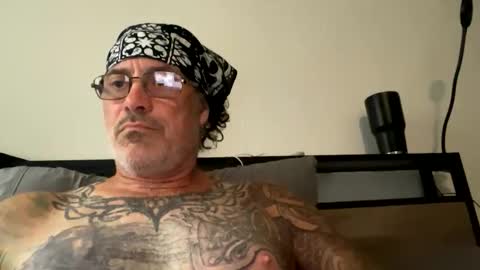 Snapshot of specter1972 chatting on 12.04.25 specter1972 online show from 12.04.25