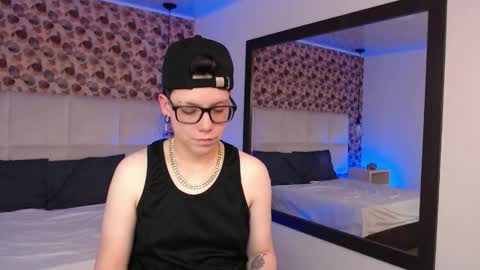 Snapshot of spencerm_ chatting on 10.18.25 spencerm_ online show from 10.18.25
