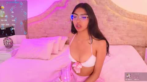 Snapshot of sphere_01 chatting on 10.12.25 sphere_01 online show from 10.12.25