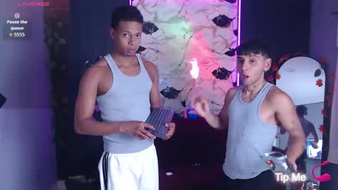 Snapshot of spicyboys_ chatting on 11.11.25 online show from 11.11.25