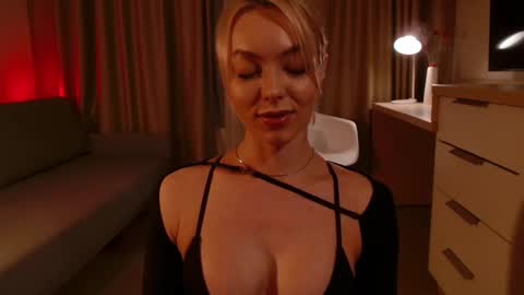 Snapshot of spiklencii chatting on 12.01.24 Elizabeth online show from 12.01.24