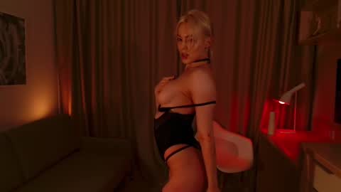 Snapshot of spiklencii chatting on 12.27.24 Elizabeth online show from 12.27.24